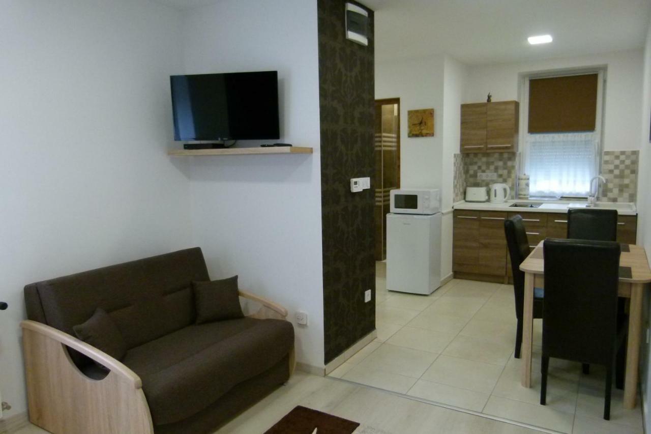 Wolf House Apartman Zalaegerszeg Exterior foto